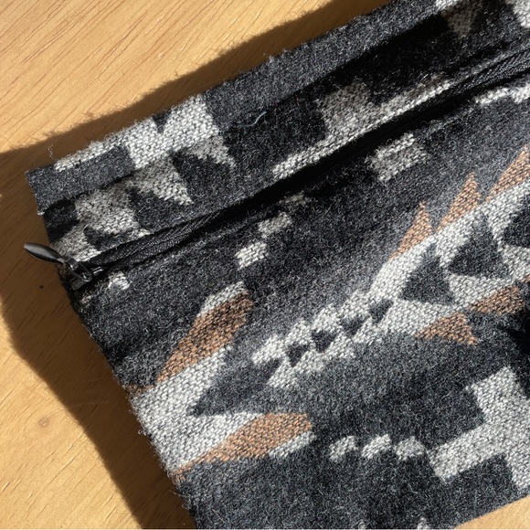 NEW Pendleton fabric small bag with zipper pocket - Picture 3 of 4